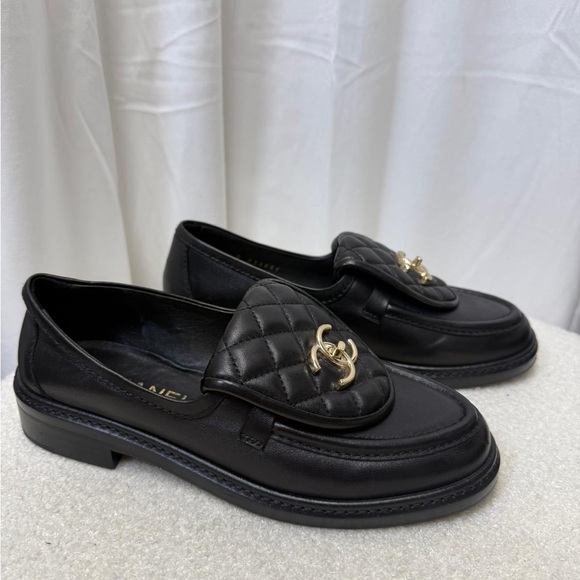 CHANEL INTERLOCKING CC LOGO LAMBSKIN LOAFERS SZ 36 - Picture 3 of 10